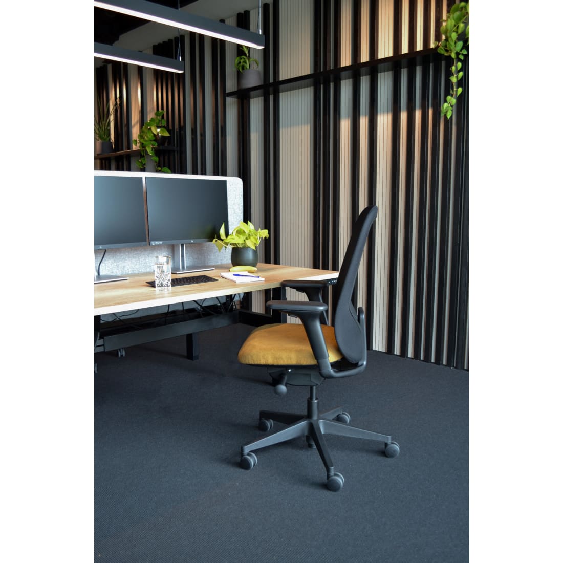 Bureaustoel Nora Mesh Geel Black Edition - Ergonomisch Design Nen1335